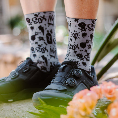 Chaussettes mi-mollet - Gribouillage-gris