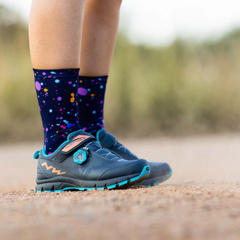 Chaussettes mi-mollet - Éclaboussures violettes